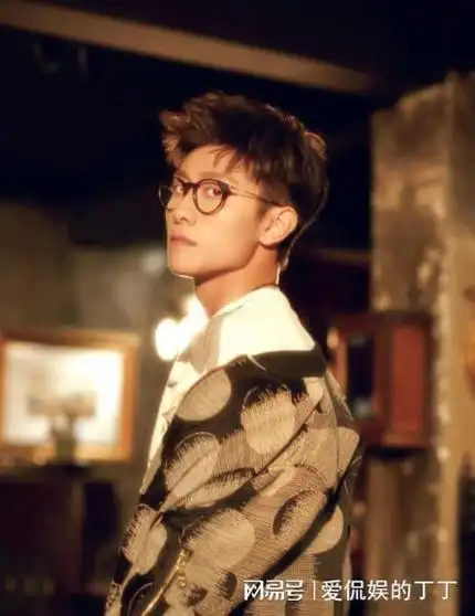 张一山银发争议:时尚界的分水岭|发型|自拍_网易订阅