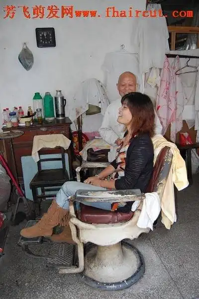 现代女孩剃光头作品7