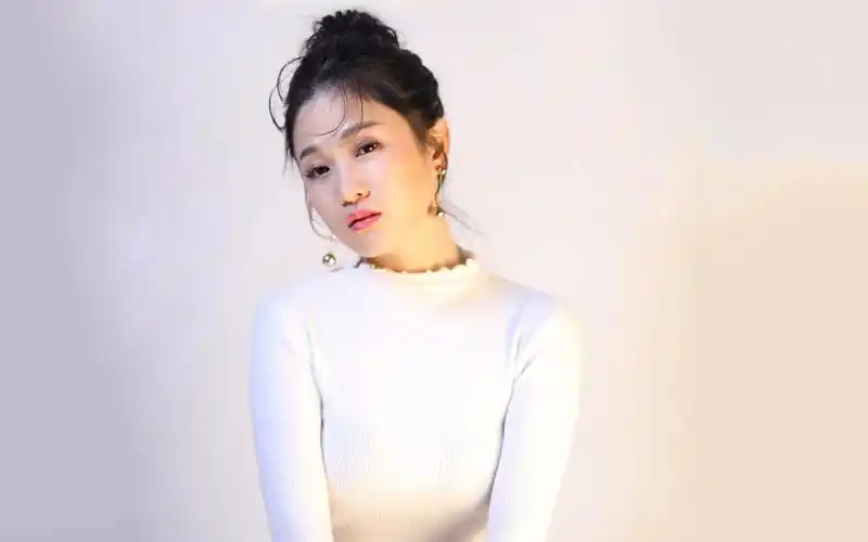 东方晴儿 - 等风等雨不如等你