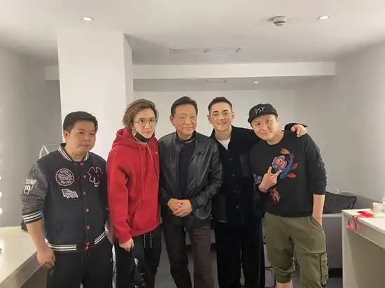 《老娘舅》中,朱桢饰演的斌斌管毛猛达叫"姑父";现实里,朱桢管毛猛达