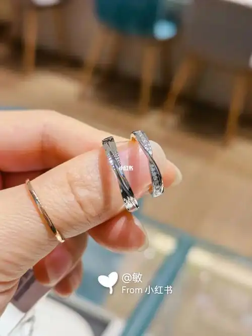 周大福钻石对戒