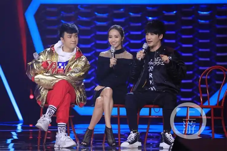 《蒙面唱将猜猜猜》录制收官:吴青峰是爆点担当,古巨基"演"得最辛苦