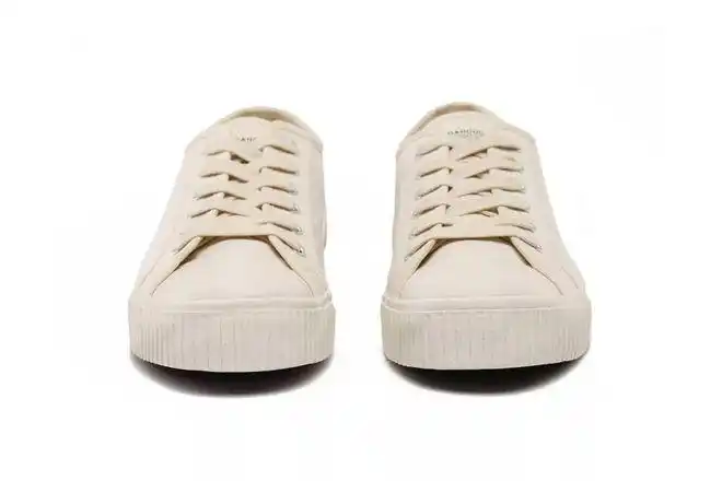 你穿的每一双鞋都在出卖你