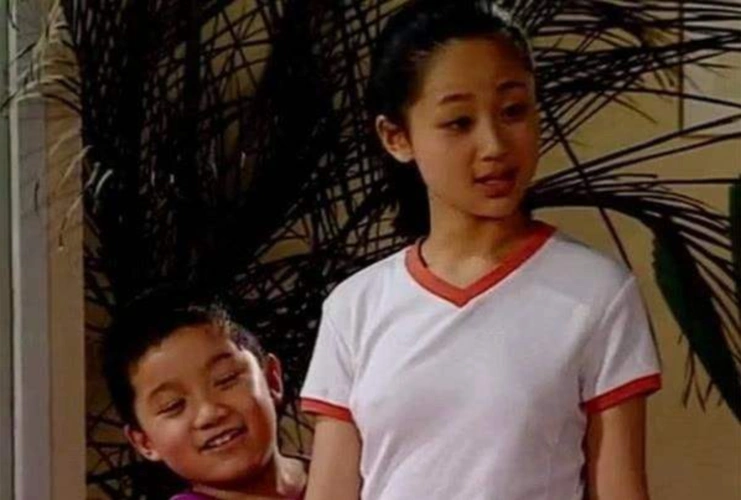 因《家有儿女》小雪走红,后遭到男友车库殴打,今沦为龙套被遗忘