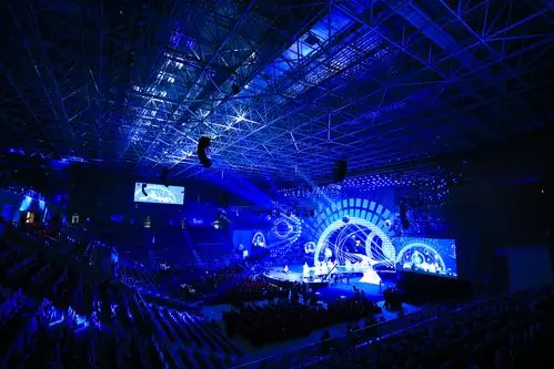 组图:刘惜君现身江西卫视"金一璀璨之夜"2018新年演唱会现场!