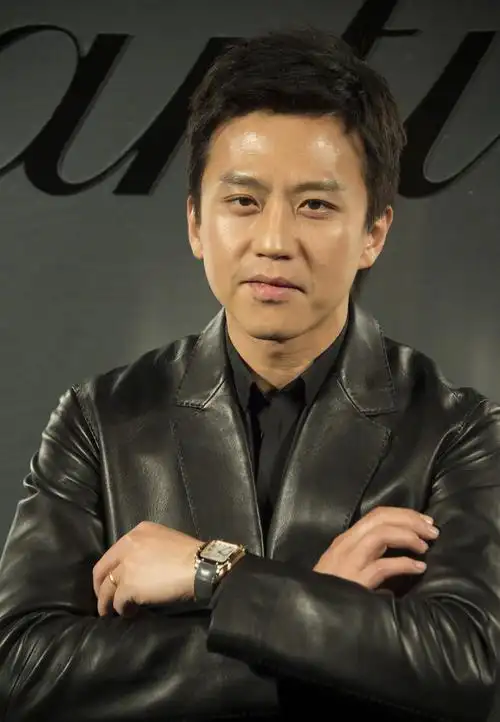 邓超黑色皮衣霸气活动写真图片