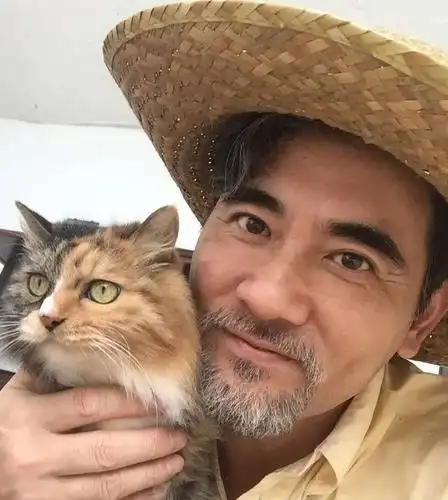 59岁赵文瑄至今单身感情问题成迷与哥哥一家相依为命