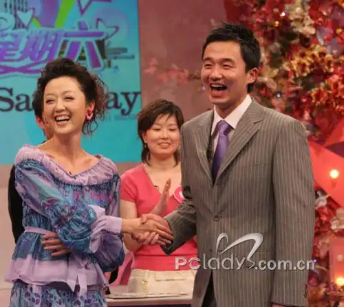 李英爱上海慈善行真爱群星演唱会