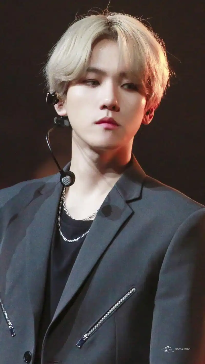 绝色!边伯贤舞台美图!