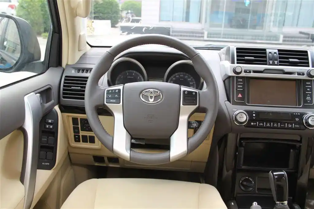 普拉多 内饰——绿色