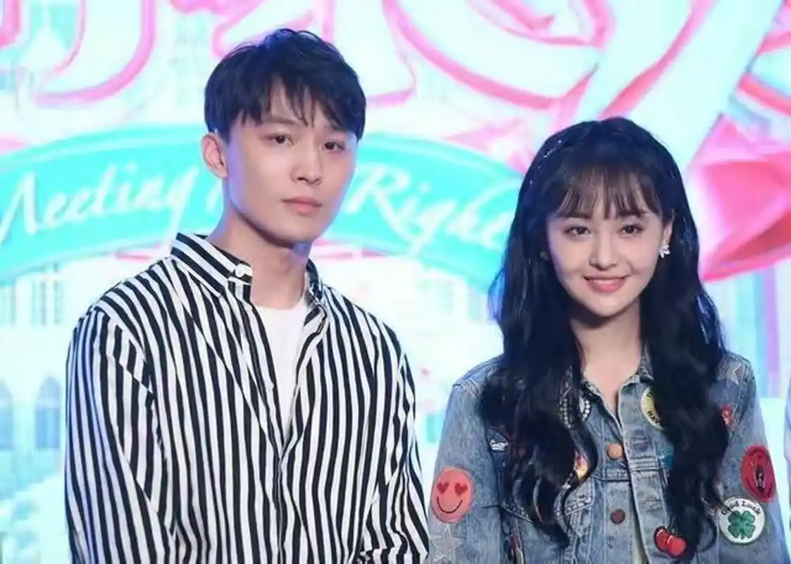 合照曝光郑爽令人唏嘘现状:身材臃肿头发稀疏,已然是个路人甲  郑爽