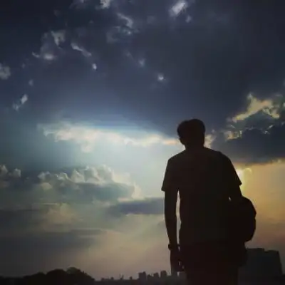 阳光帅男头像图片