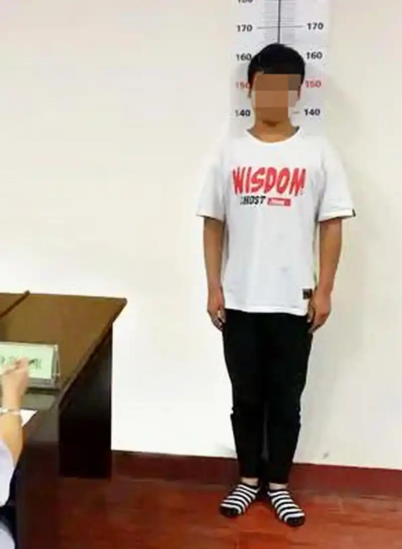 我是个男生,今年21,从初中到现在都还是一米六.