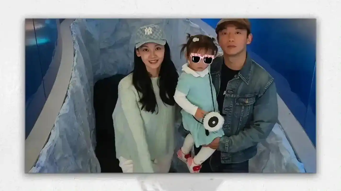 郑恺和苗苗带着女儿一家三口出行,为什么总感觉郑恺和苗苗待在一起不