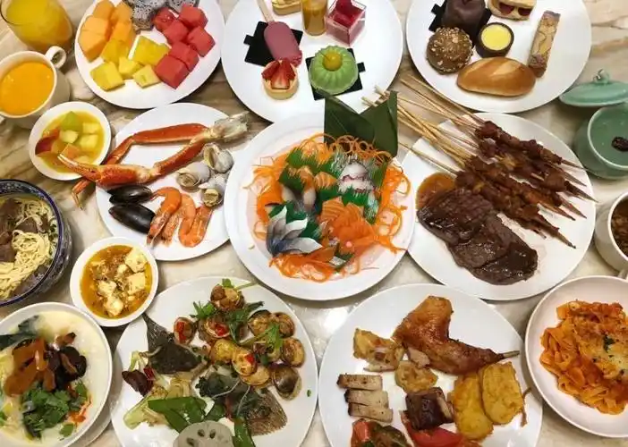 海鲜刺身 现烤bbq 现做意面&拉面 银耳炖雪蛤午餐菜品阵容也是杭州