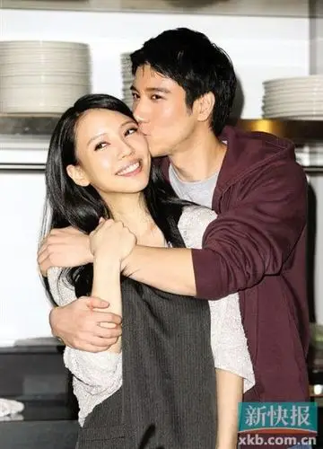 王力宏与老婆公开露面 赞老婆声音很适合撒娇
