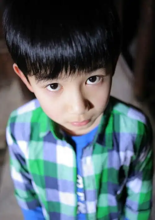 趁着夜色给小胡胡先煦单独整一个童年照