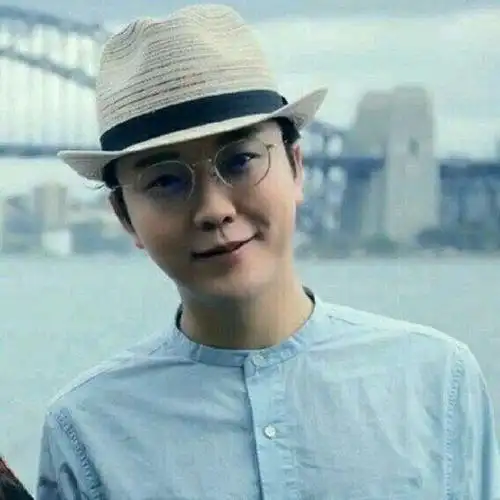 李玉刚帅气十足,美到可以把女人都比下去了!