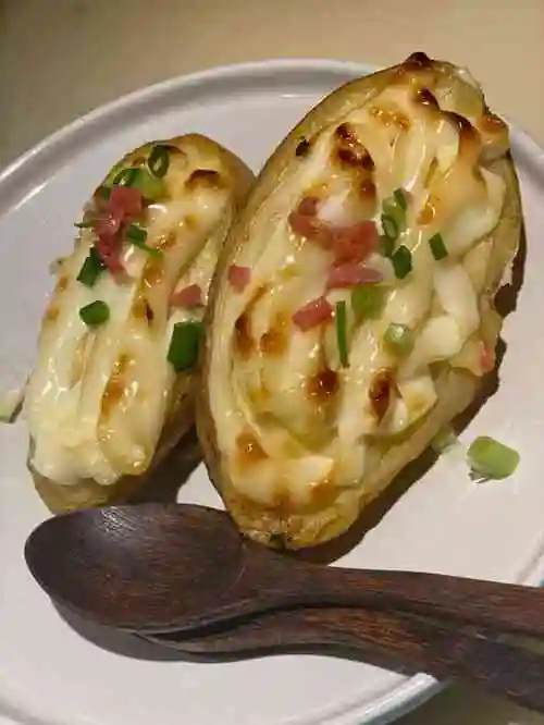 绿茶餐厅(扬州万象汇店)-"烤鸡烤肉双拼主料:烤鸡半只,梅肉,茶叶.