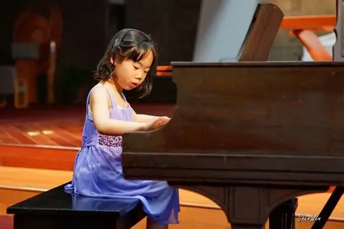 美国儿童钢琴汇报演奏会(1)【原创】 - 晚霞映天 - 晚霞映天的博客