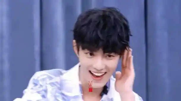 肖战##肖战顺顺利利#  抓住小可爱一枚～    ……  用什么颜色的麻袋