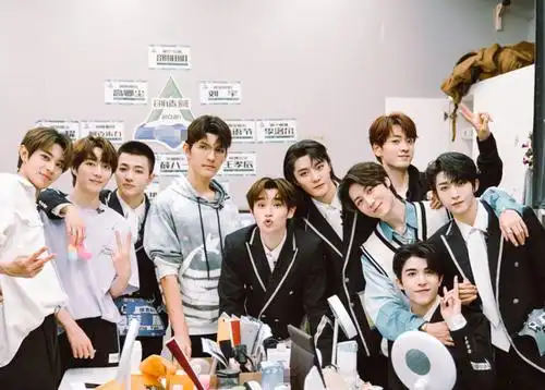 《创4》训练生成团夜造型:胡烨韬做回自己,刘宇利路修同个发色