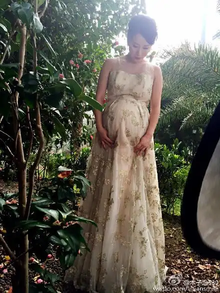 周迅被曝怀孕挺大肚与好友欢聚 婚后不设防成功造人