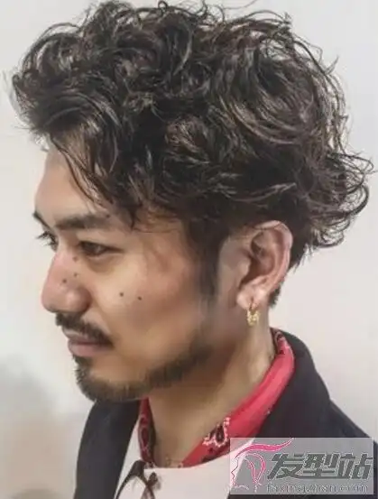 大热男士发型绝对是卷发男生中长度卷发超显时尚感