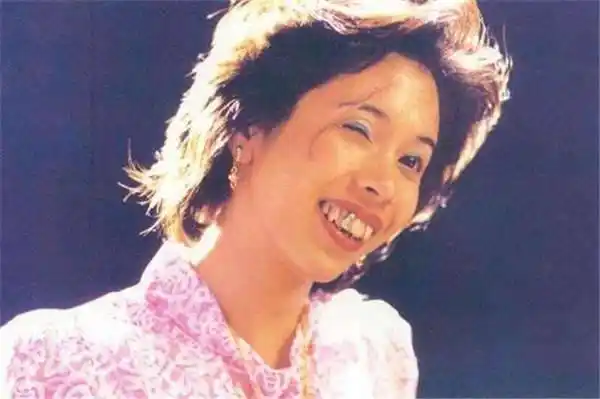 明星们有时候会为了一部戏的角色的扮丑,今天总结了24位女星扮丑照