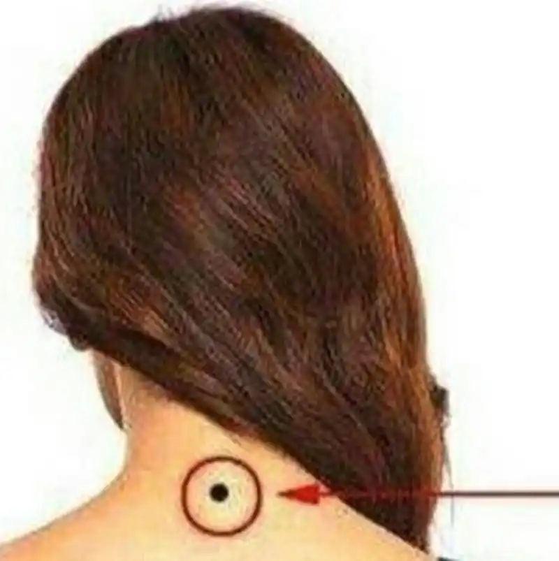 后脖子长有一颗痣的人表示自己无论是在经商还是在别人做其他工作的