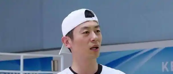 《跑男7》朱亚文被评委夸奖,有谁注意李晨表情?