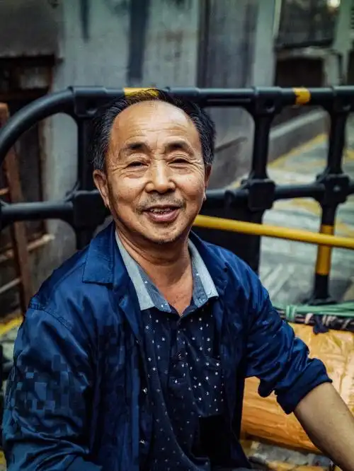 拍摄普通人记录生活的样子扫街