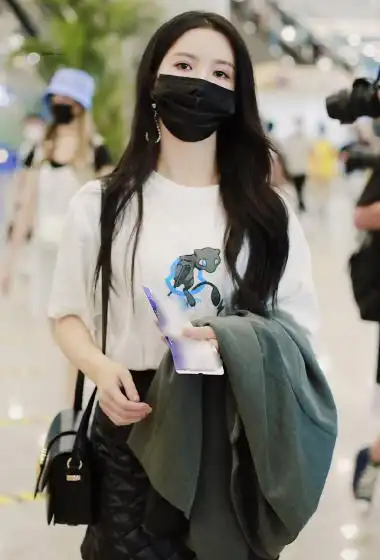 刘些宁短裙私服机场照图片66