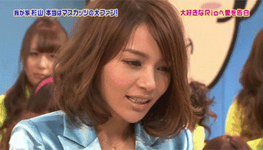 搞笑gif:媳妇和情人,如果是你会抱哪一个?