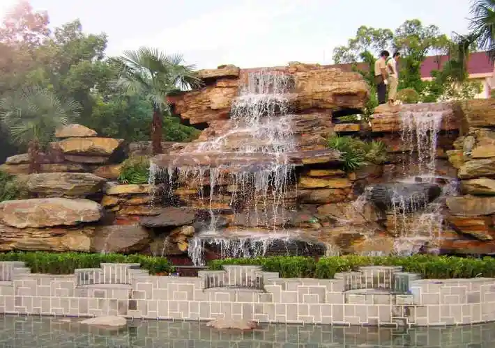 专注园林景观假山安装施工 黑色太湖石灵璧石假山流水 绿化过滤池