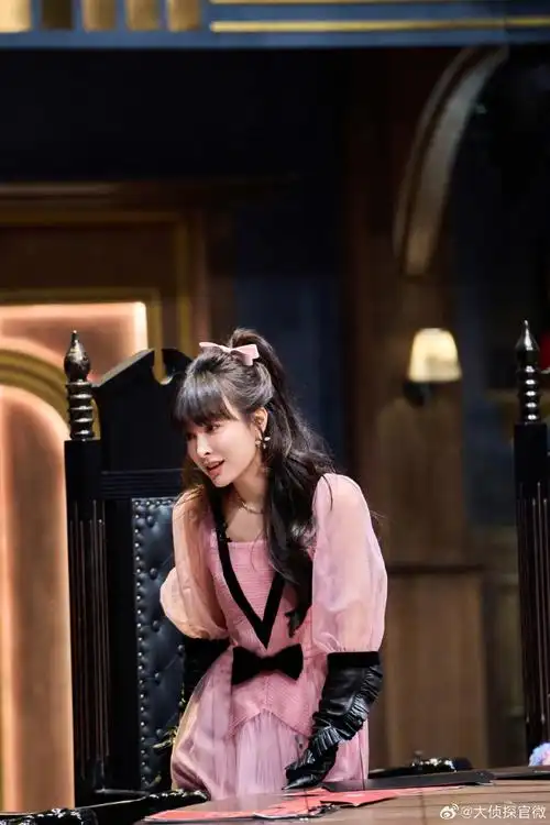 【#大侦探9新春接福#超前聚会高清剧照】之@吴昕:  勇敢果断的行动派