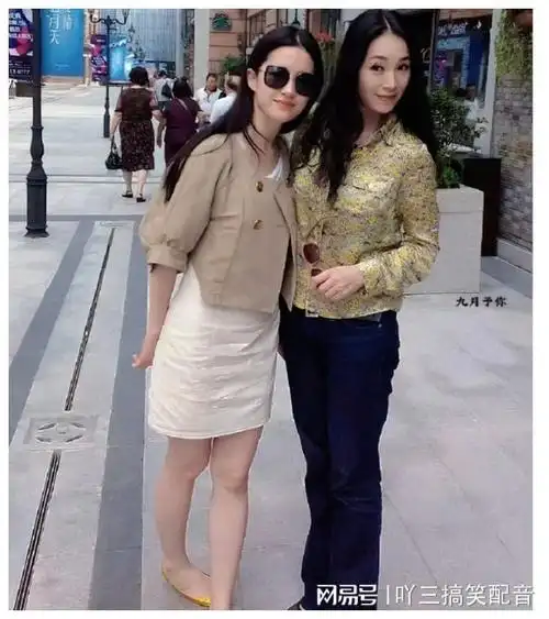 不得不说,刘亦菲一家子的颜值都是稳定输出.