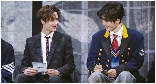 微博之夜变修罗场博君一肖陆地夫妇同台赵丽颖倪妮尴尬相遇