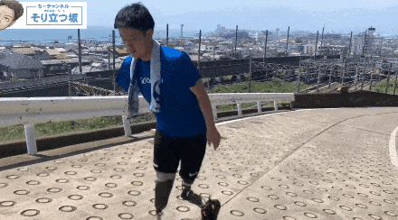 20岁失去四肢却遭姑娘们疯狂表白并告诫年轻人要耗子尾汁