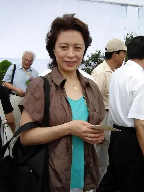 刘佳:我是李焕英,也是任长霞,演《黑三角》出道,62岁还在演戏|演员