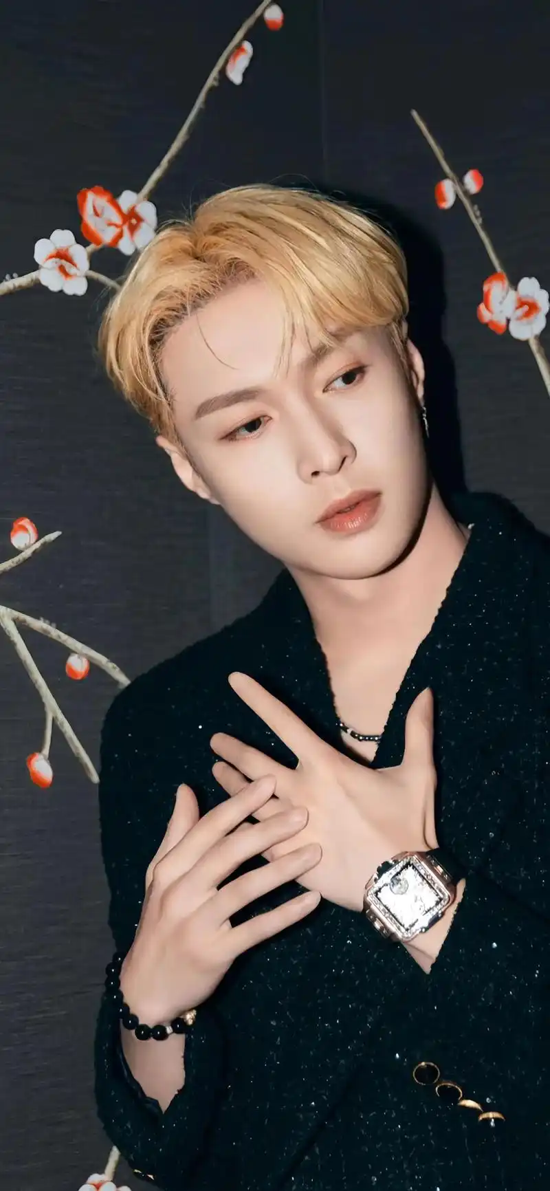 张艺兴黑色西装造型 #氛围感 #这谁顶得住啊 @张艺兴 " - 抖音