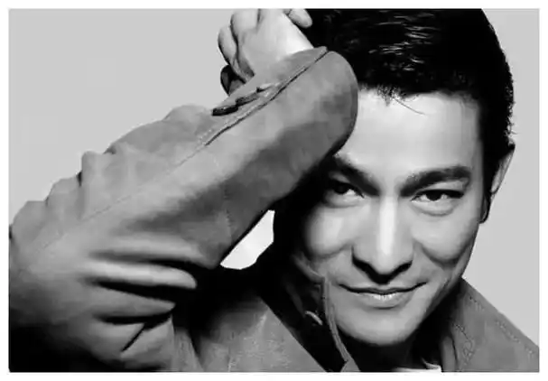 刘德华直播揭秘床底下有个私生粉太惊人了