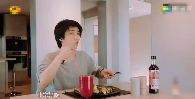 华晨宇早餐煎牛排不算啥,有谁注意到一旁的配菜?炫出新高度