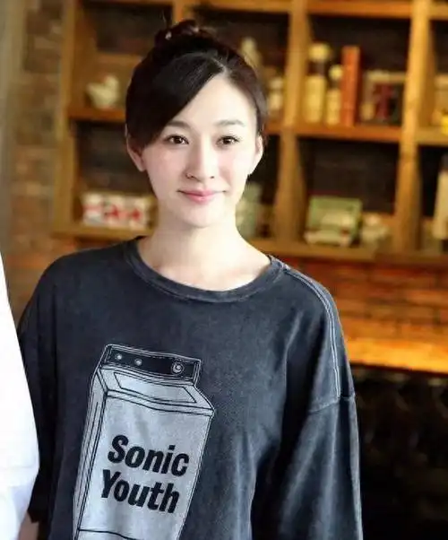 李小冉:因导演男友打胎两次后,39岁嫁男闺蜜,彩礼5个亿随便花