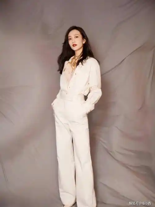 "王鸥"当妈后豁出去!内衣外穿一点不害羞,这气场一般人比不上