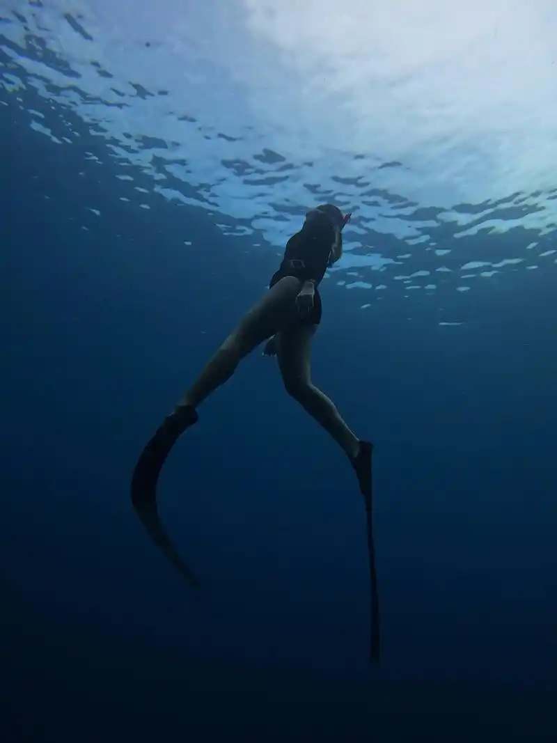 潜水女孩 #自由潜 #潜水 #水下摄影 #这一秒只想在海里 - 抖音