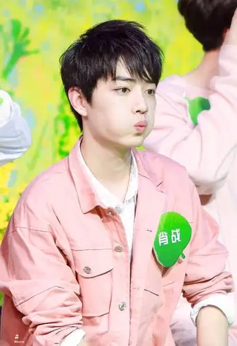 肖战粉色衣服的战战好可爱太嫩了快要把迷妹迷死了