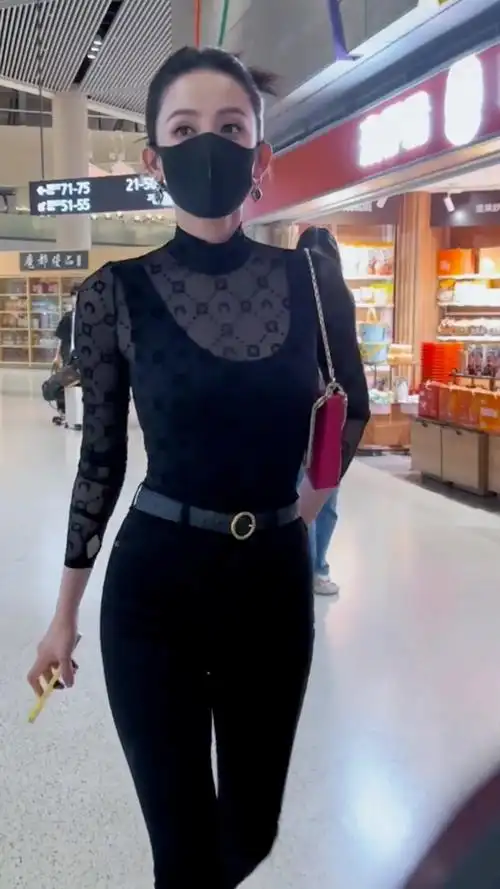 古力娜扎身穿透视装现身机场,身材太好了