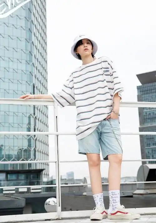 李斯丹妮为了证明腿不粗,非要穿"石膏袜",看清效果网友崩溃了