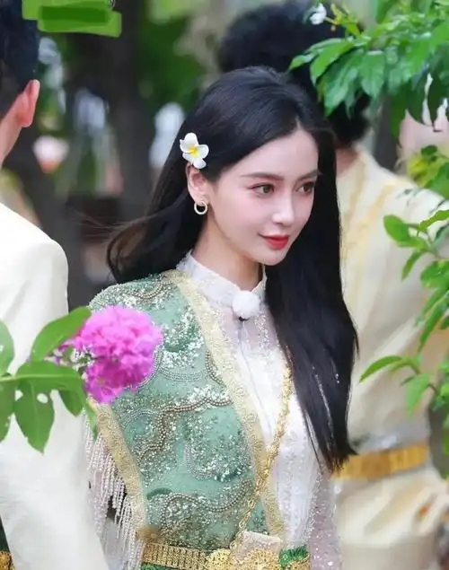 看了《奔跑吧11》泰国路透照,终于发现杨颖长红不衰的秘密了